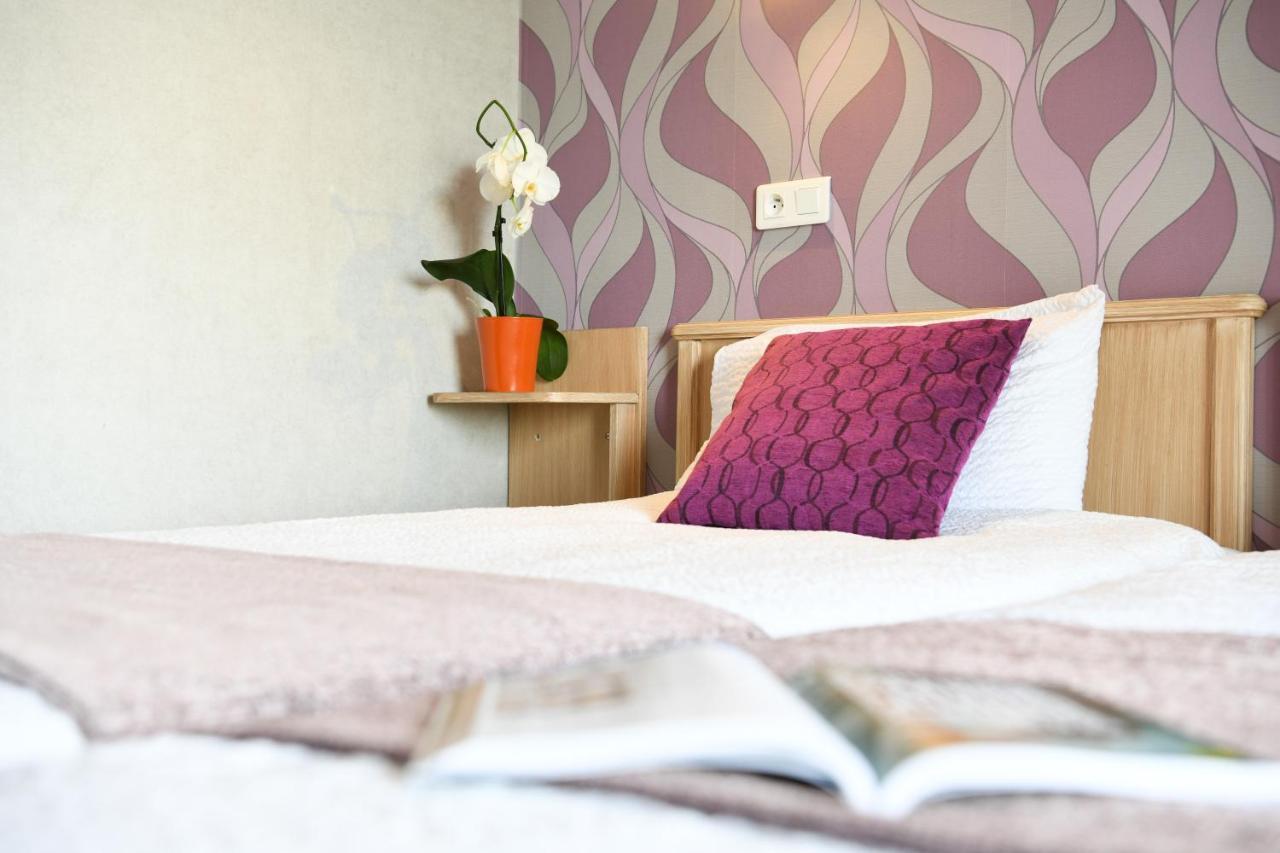Aux Tauzins Hotel Montfort-en-Chalosse ภายนอก รูปภาพ
