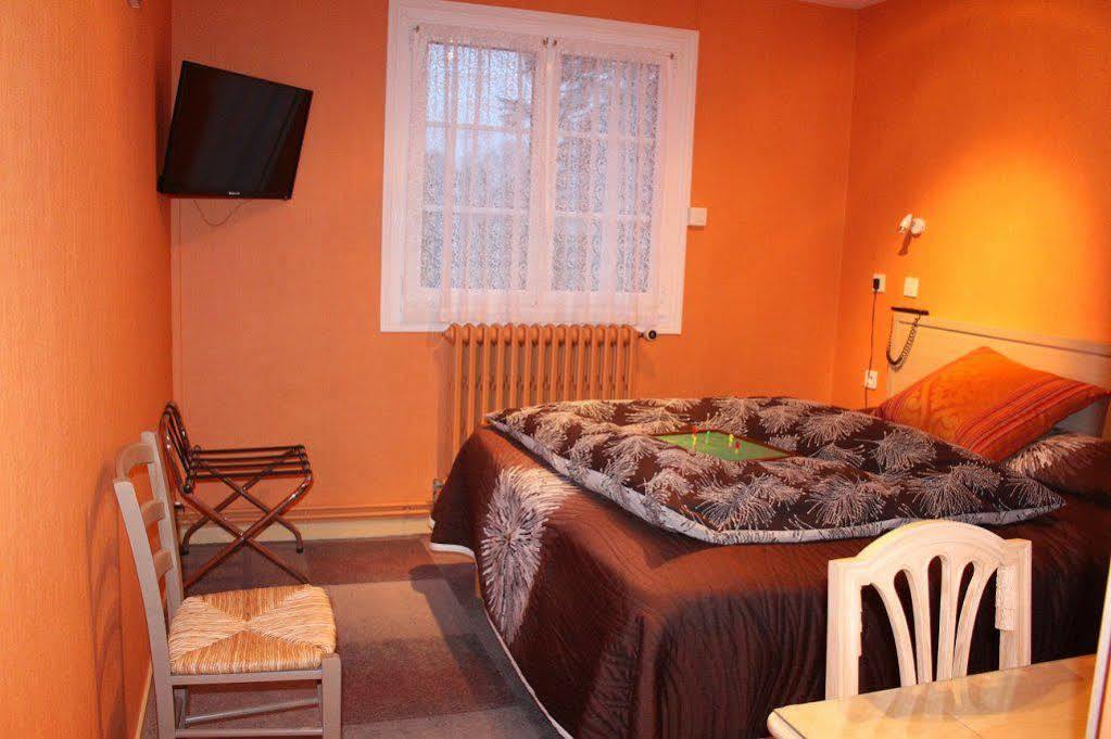 Aux Tauzins Hotel Montfort-en-Chalosse ภายนอก รูปภาพ