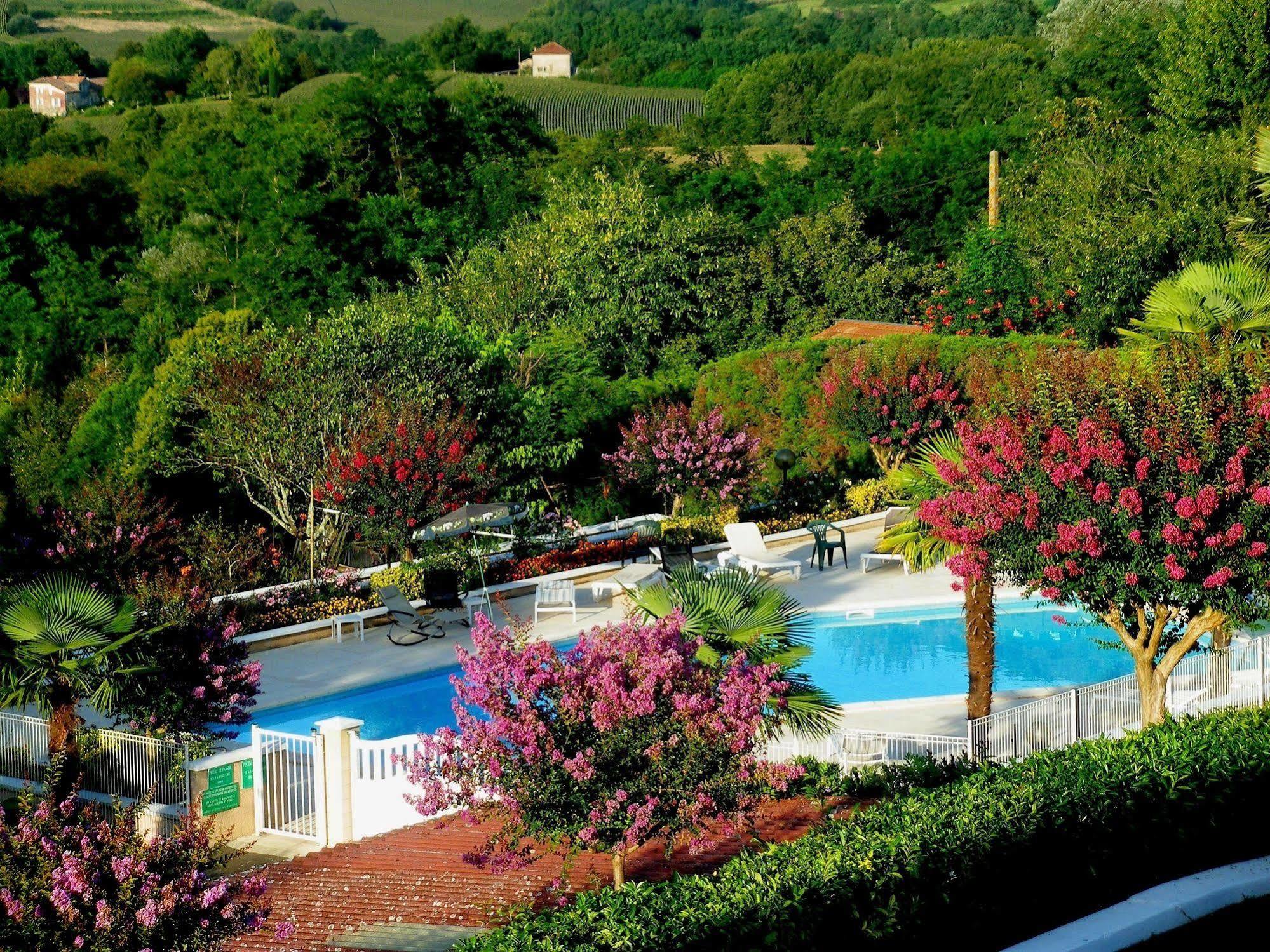 Aux Tauzins Hotel Montfort-en-Chalosse ภายนอก รูปภาพ