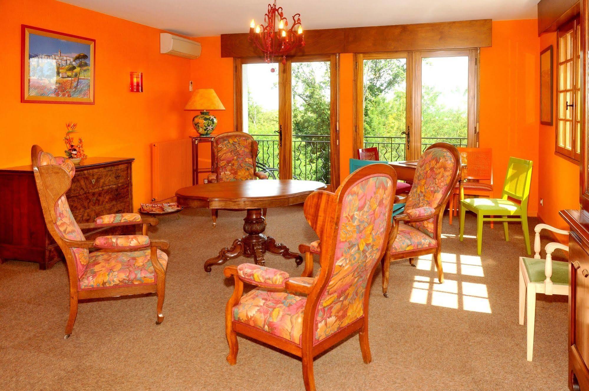 Aux Tauzins Hotel Montfort-en-Chalosse ภายนอก รูปภาพ