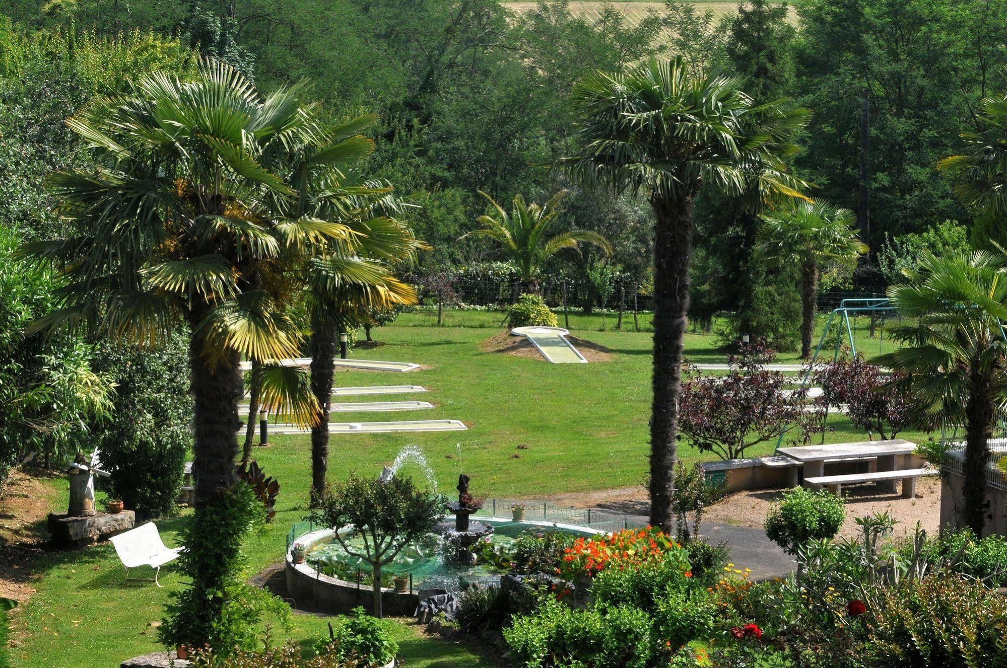 Aux Tauzins Hotel Montfort-en-Chalosse ภายนอก รูปภาพ