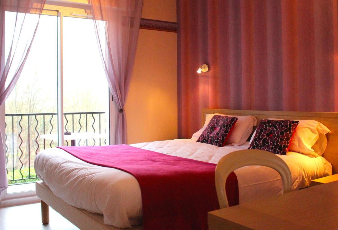 Aux Tauzins Hotel Montfort-en-Chalosse ภายนอก รูปภาพ