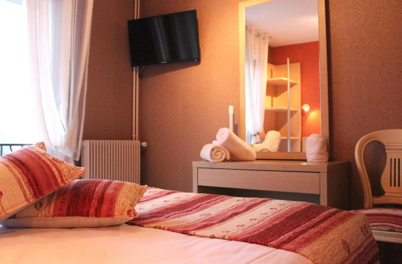 Aux Tauzins Hotel Montfort-en-Chalosse ภายนอก รูปภาพ