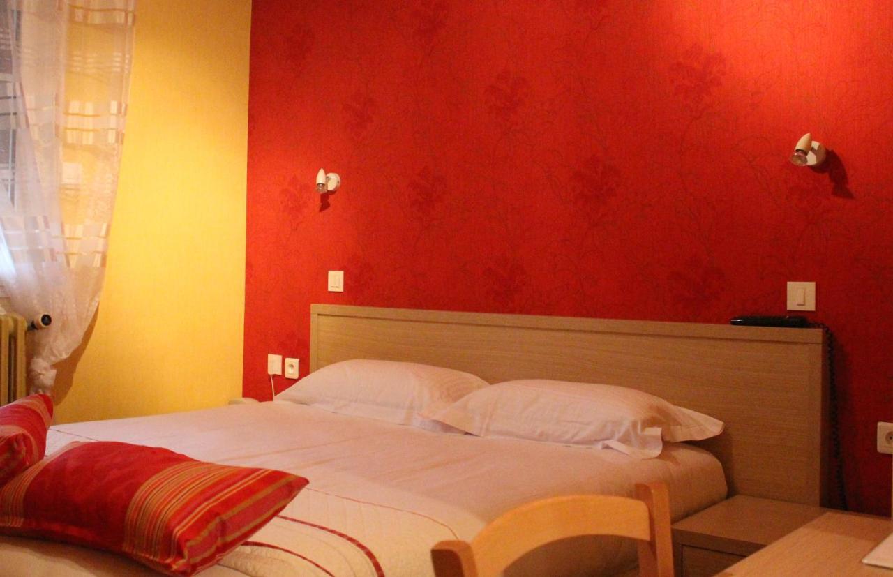 Aux Tauzins Hotel Montfort-en-Chalosse ภายนอก รูปภาพ